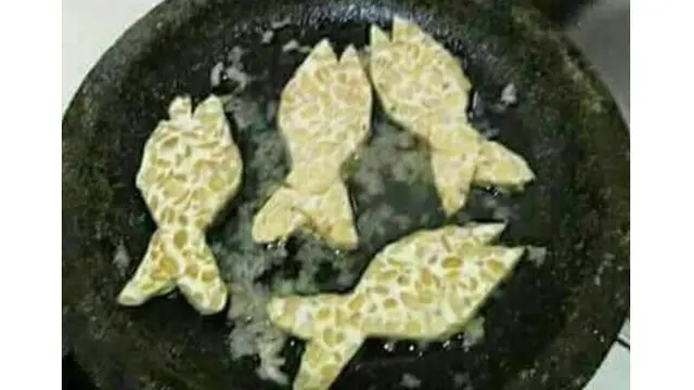 6 Cara Nyeleneh Makan Tempe Ini Bikin Geleng Kepala