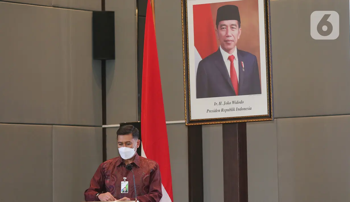 Direktur Utama BPJamsostek Anggoro Eko Cahyo memberi sambutan pada peresmian kanal pembayaran iuran BPJamsostek untuk Pekerja Migran Indonesia (PMI) Malaysia di Jakarta, Kamis (27/5/2021). (Liputan6.com/Fery Pradolo)