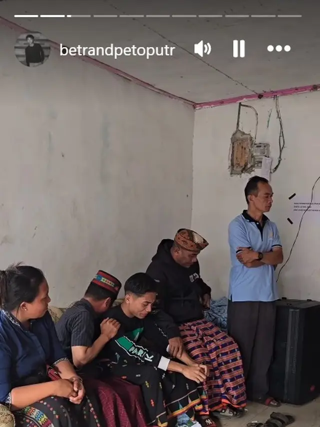 Betrand Peto Melihat Mendiang Nenek untuk Terakhir Kali