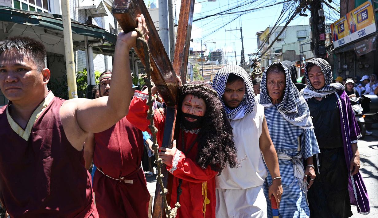 Paskah dirayakan tiga hari setelah peristiwa penyaliban dan kematian Yesus di kayu salib yang dikenal dengan Jumat Agung. (Ted ALJIBE/AFP)