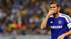 Gelandang Chelsea Frank Lampard saat menghadapi Malaysia dalam rangkaian tur Asia di Stadion Bukit Jalil, 21 Juli 2011. AFP PHOTO/Saeed KHAN