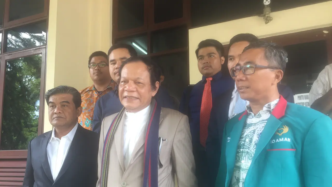 Partai Idaman memberi keterangan di sela sidang PTUN gugatan terhadap KPU