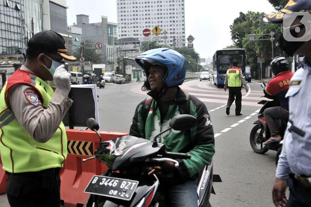 Penindakan Pengendara Pelanggar Aturan PSBB