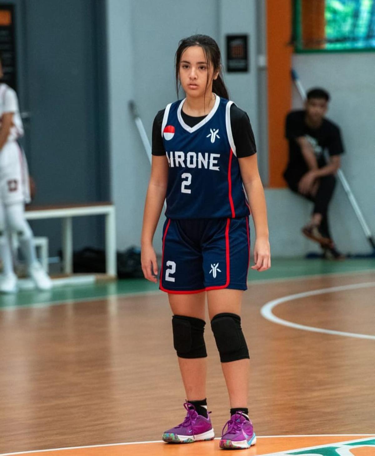 7 Potret Mikhayla Bakrie Main Basket, Paras Cantiknya Disebut Duplikat Nia Ramadhani