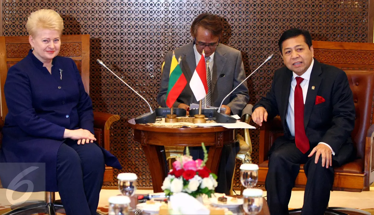 Suasana pertemuan Ketua DPR Setya Novanto dan Presiden Lithuania, Dalia Grybauskaitė di Gedung MPR/DPR RI, Rabu (17/5). Kunjungan Presiden Lithuania memiliki arti penting bagi penguatan hubungan bilateral Indonesia - Lithuania. (Liputan6.com/Johan Tallo)