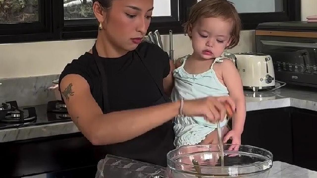 Momen Seru Jennifer Coppen Bikin Kue Bareng Kamari, Jadi Love Language Favorit