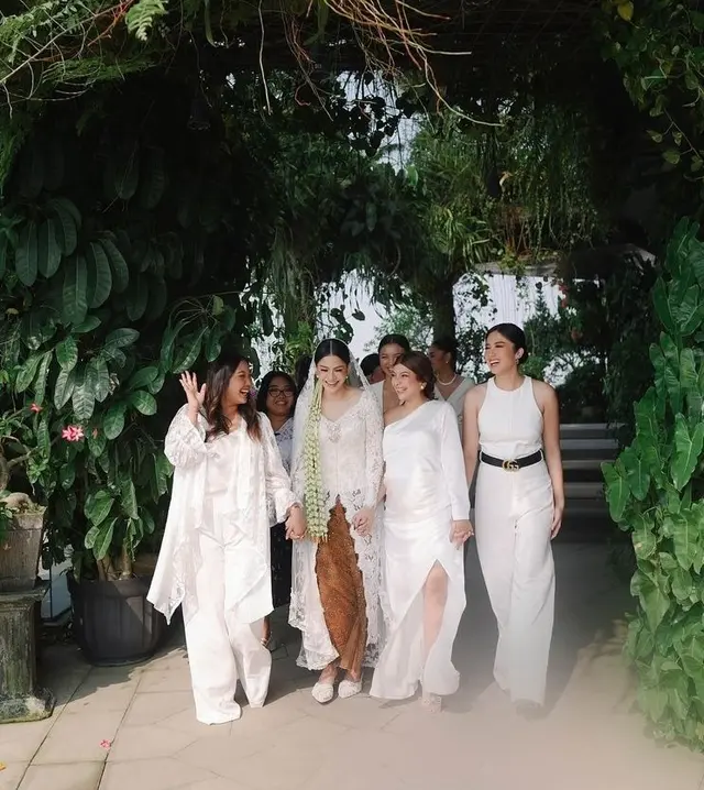 9 Potret pernikahan Hana Saraswati dan Justin Harijawan, penuh keharuan dan kebahagiaan