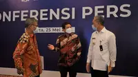 Press conference BPJS Kesehatan, dihadiri Dirut BPJS Kesehatan Ali Ghufron Mukti (tengah), Ketua Dewan Pengawas BPJS Kesehatan Achmad Yurianto, dan Kabid Jaminan Keamanan Pusat Pertahanan Siber Kemhan Kol Sus Trisatya Wicaksono.