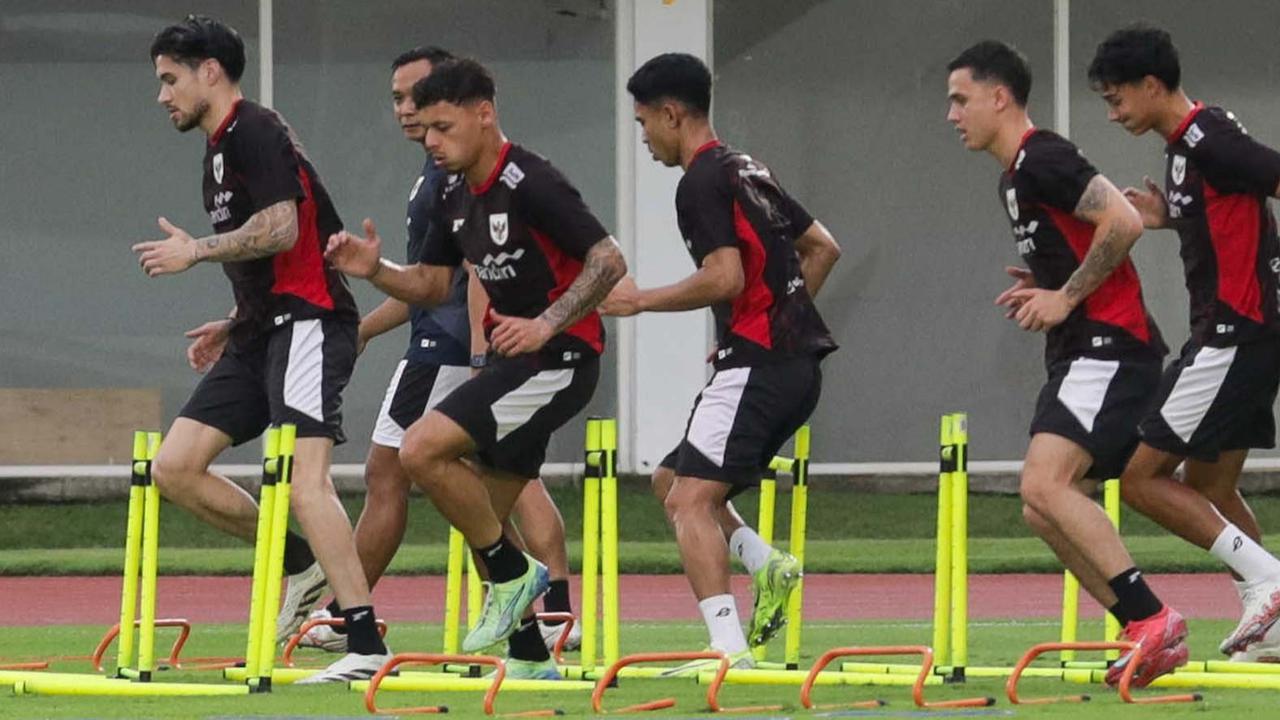 FOTO: Jelang Lawan Bahrain, Timnas Latihan di Stadion Madya Senayan
