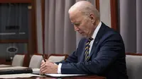 Kabar pengunduran dirinya ini disampaikan Joe Biden lewat media sosial. (AP Photo/Evan Vucci, Pool, File)