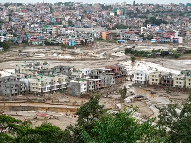 Pemandangan umum menunjukkan area yang terkena dampak tanah longsor, setelah hujan lebat di distrik Lalitpur di pinggiran Kathmandu pada tanggal 1 Oktober 2024. (Prakash MATHEMA/AFP)