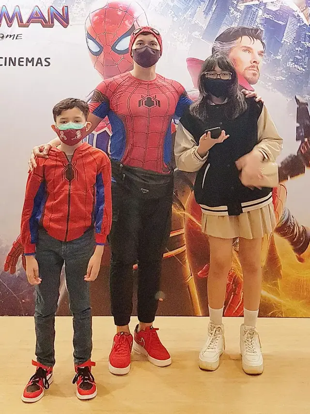 Marcelino Lefrandt nonton film Spider-Man No Way Home (Foto: Instagram/marcelinolefrandt)