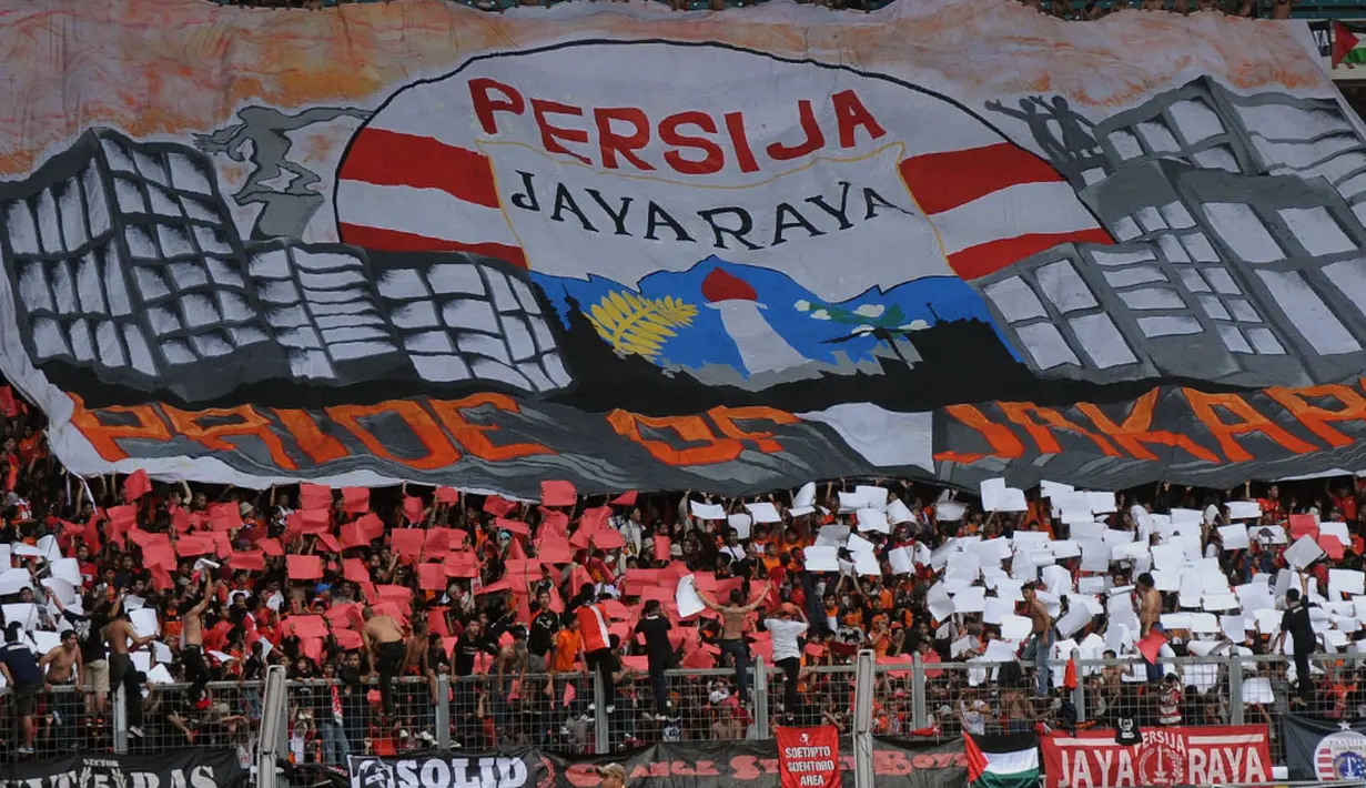 Puluhan ribu Jakmania memadati Stadion GBK untuk menyaksikan langsung laga Persija Jakarta kontra Persib Bandung, (10/8/2014). (Liputan6.com/Helmi Fithriansyah)