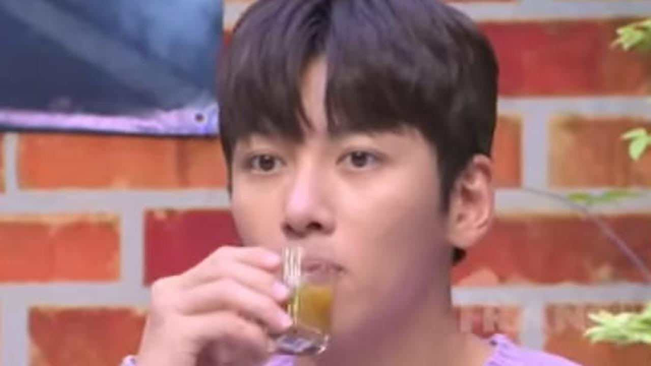 Potret Ji Chang Wook Makan Aneka Sate dan Minum Jamu Beras Kencur, Full Senyum Puji Semuanya Enak