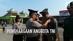 Seorang anggota TNI mendapat penghargaan dari Polres Grobogan setelah dedikasinya dalam membantu kerja polisi dalam menangkap pencuri.