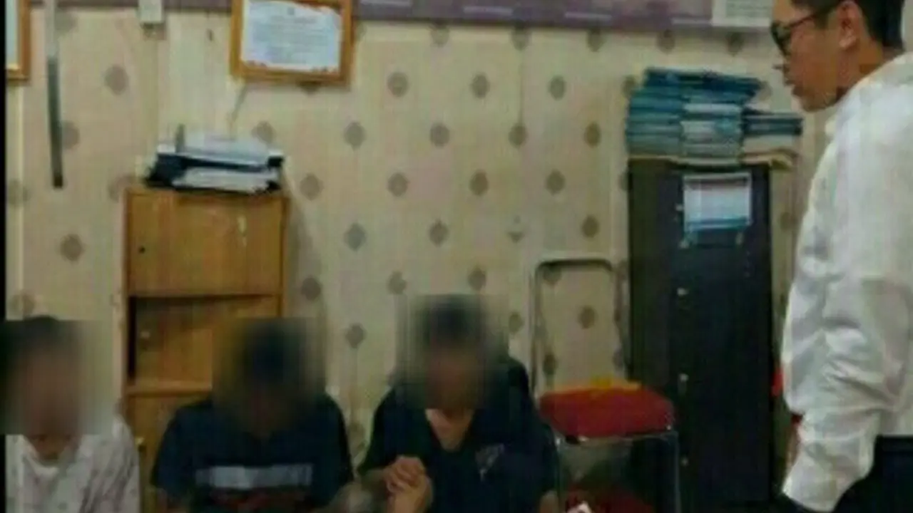 Pelaku tawuran di Manado. Kasatreskrim AKP Elwin jadi korban tabrak lari saat membubarkan aksi tawuran tersebut. (Antara)