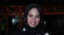 Andien tampil cantik dengan busana muslim di bulan Ramadan. (Deki Prayoga/Bintang.com)