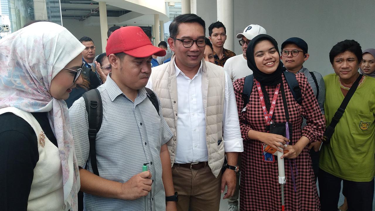 Ridwan Kamil Dicurhati Kelompok Disabilitas saat Jajal TransJakarta, Banyak Belum Dapat Kartu Subsidi