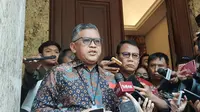 Sekjen PDIP Hasto Kristiyanto menegaskan dukungan Indonesia untuk Palestina. Hal ini ia ungkapkan ketika menemui Duta Besar Palestina Zuhair Alshun di Menteng, Jakarta Pusat, Selasa (10/10) (Liputan6.com/Teddy Tri Setio Berty).