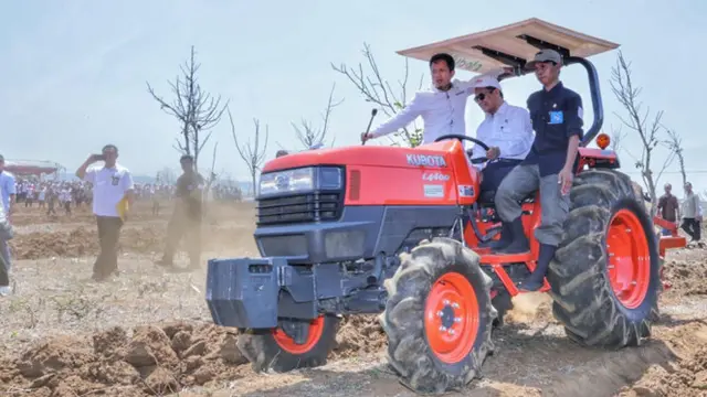 Genjot Produksi, Mentan Amran Bersama Pemuda Tani Milenial Tanam Jagung 5.000 Ha