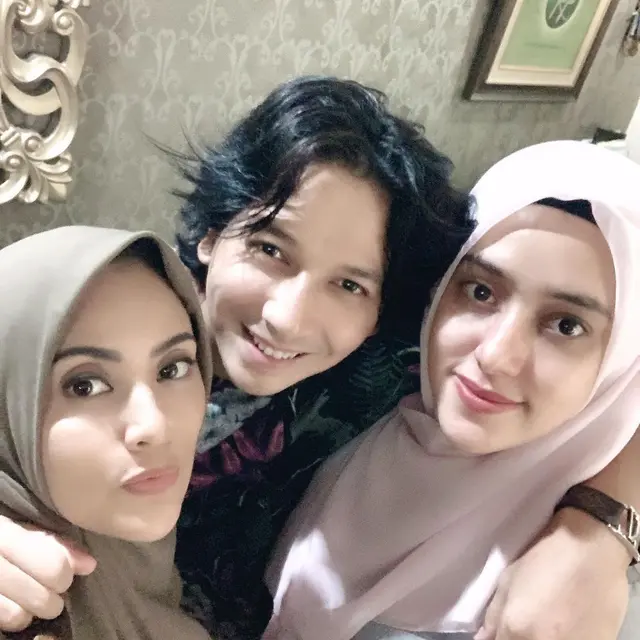 6 Potret Kebersamaan Fairuz A Rafiq dan Elma Theana, Bak Saudara Kandung