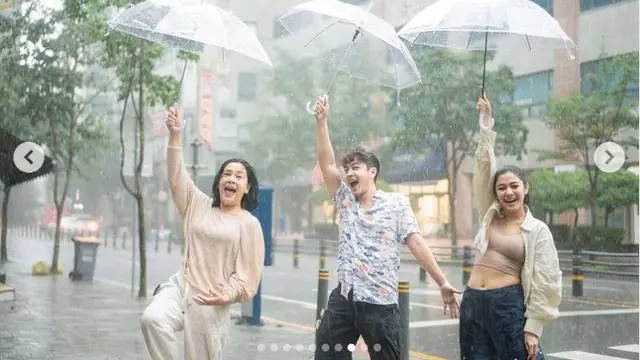 Potret Lydia Kandou, Naysilla Mirdad, dan Dimas Anggara selama berada di Bucheon, Korea Selatan. (Instagram @filminang)