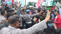 Kericuhan terjadi saat demo penolakan kenaikan harga BBM di Bundaran Hulondalo Indah, Kota Gorontalo (Arfandi/Liputan6.com)