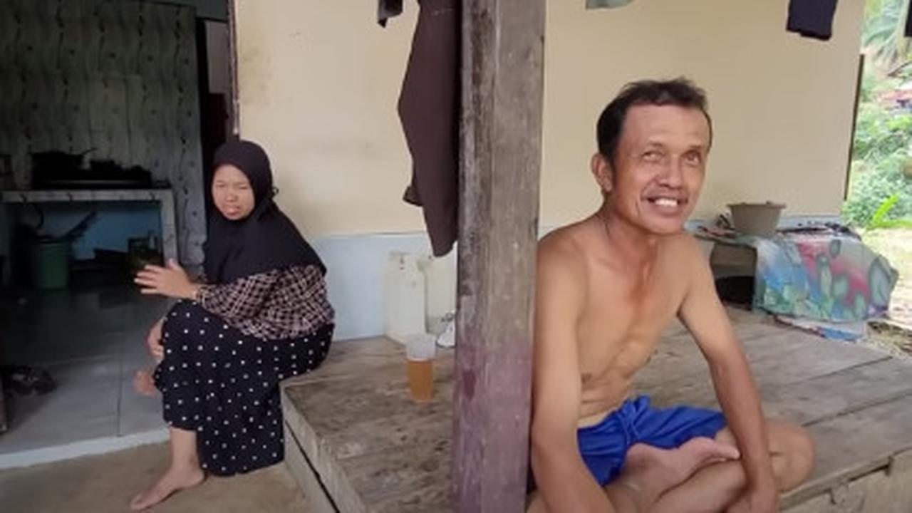 Pria Lanjut Usia Hidup Damai di Tengah Sawah Bareng Istri Muda, Rumahnya Luas dan Bersih