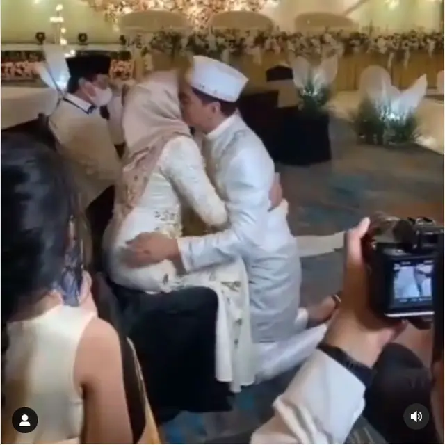6 Momen Sungkeman Ifan Seventeen dan Citra Monica dengan Orang Tua Dylan Sahara