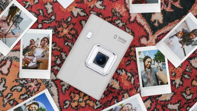 Intip Keunikan Kamera Instant Hybrid Fujifilm Instax LiPlay+ dengan Fitur Selfie & Suara