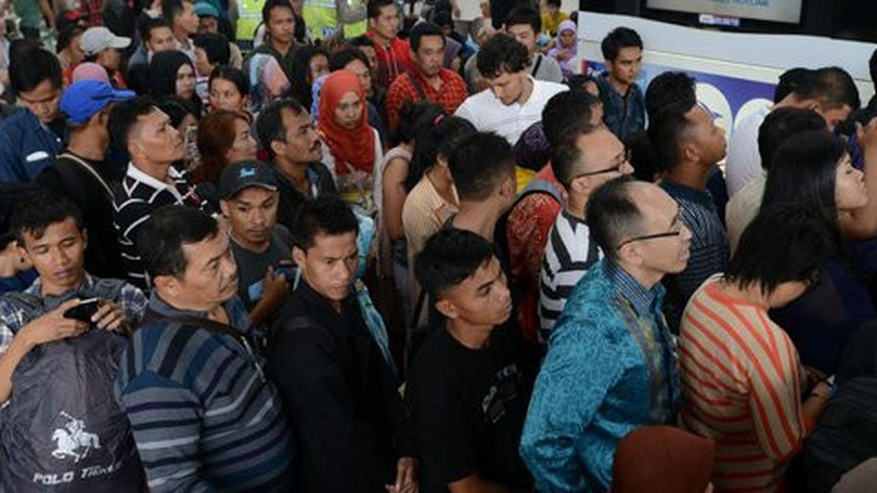 Lion Air batal terbang, ratusan penumpang antre refund di loket