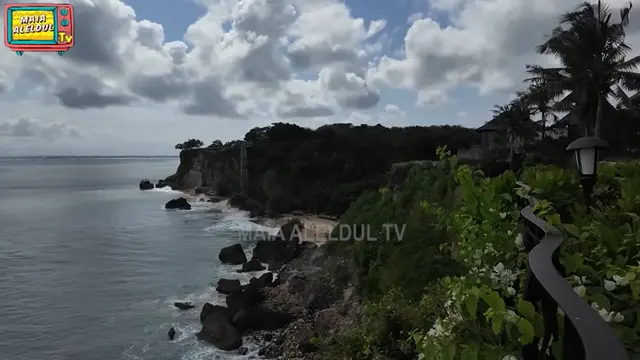 Potret Taman dan Kolam Renang Villa Maia Estianty di Bali