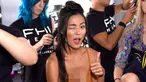 Seorang model saat ditata rambutnya di belakang panggung jelang tampil dalam Peragaan Busana Renang, Art Hearts Fashion Miami Swim Week di Collins Park, Miami, Florida, (14/7). (Arun Nevader/Getty Images Seni Hati Mode/AFP)