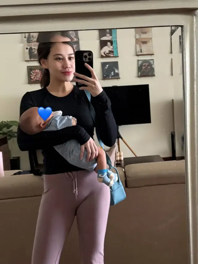 Gaya Aaliyah Massaid Olahraga Padel Usai 1 Bulan Melahirkan, Tetap Stylish dan Aktif