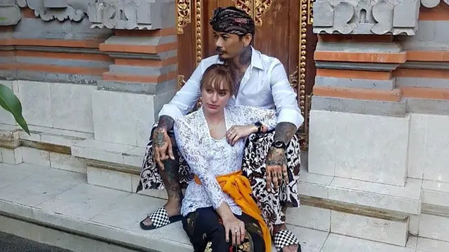 Potret Cantik Nora Alexandra Kekasih Jerinx SID dalam Busana Adat