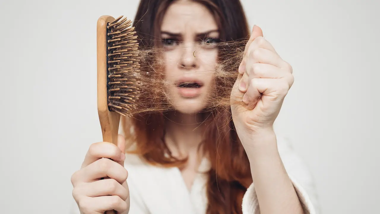 Kenapa Rambut Rontok Banyak?