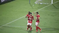 Gelandang Bali United, Reyner Emanuelo Barusu berselebrasi usai mencetak gol ke gawang PSIM Yogyakarta dalam laga uji coba di Stadion Kapten I Wayan Dipta, Gianyar, Sabtu (26/7/2025). (Bola.com/Alit Binawan)