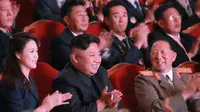 Penampilan teranyar Ri Sol-ju saat mendampingi Kim Jong-un pada 9 September 2017 (AFP)