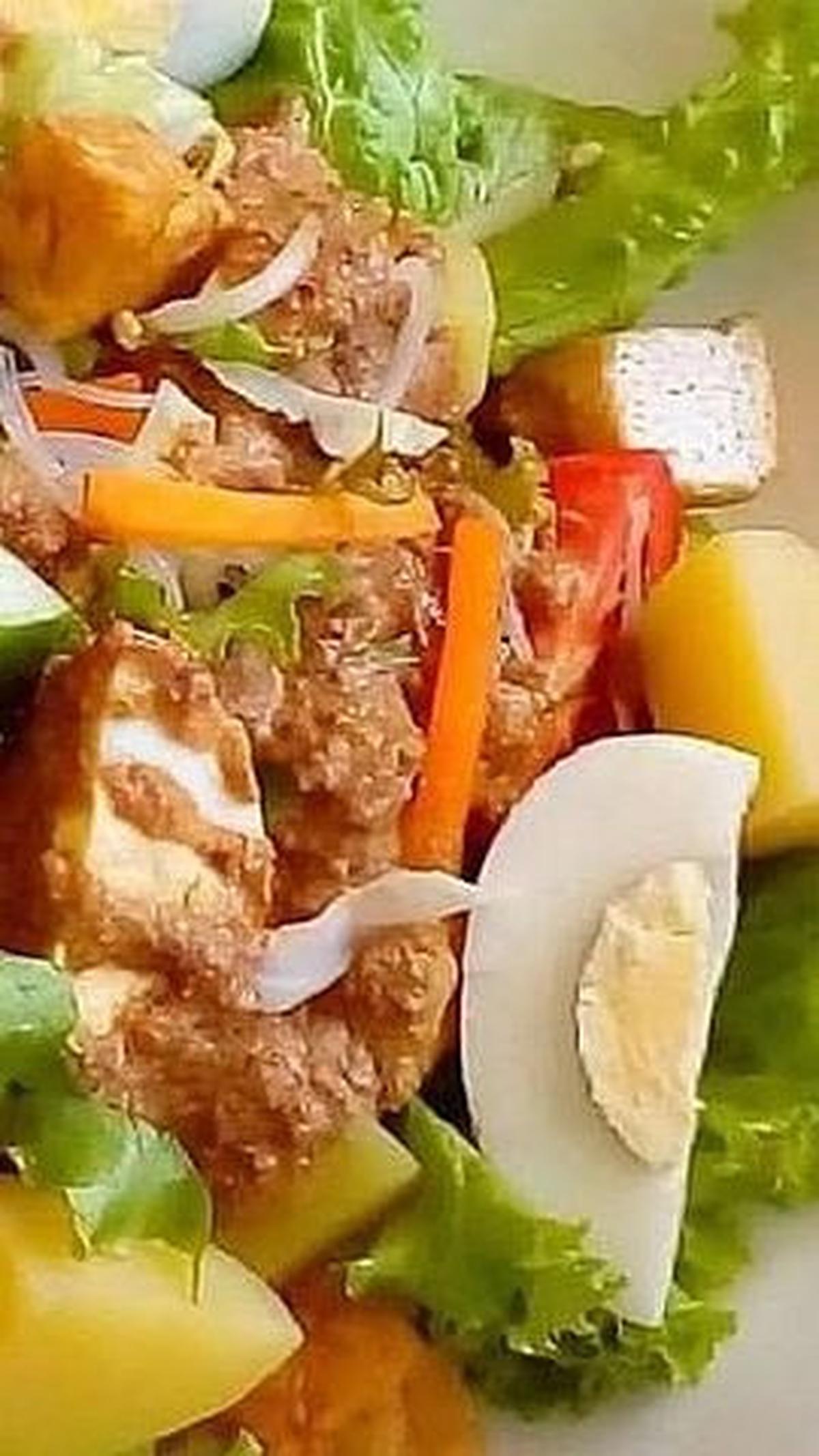 2. Gado-gado: Sayuran Rebus dengan Bumbu Kacang