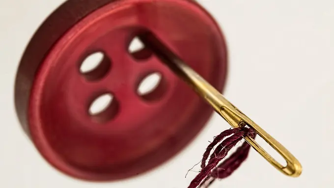 5 Langkah Simpel Memasang Kancing Baju Sehingga Terpasang Rapi dan Kuat