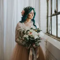 Apapun akan dilakukan demi menginstimewakan hari pernikahan, termasuk belajar berjalan meski telah didiagnosa lumpuh. (Foto: buzzfeed.com)