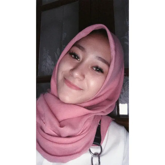 6 Potret Pedangdut Vita Alvia saat Pakai Hijab