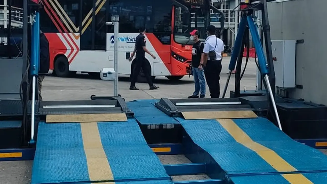 Unit Pelayanan Pengujian Kendaraan Bermotor (UP PKB) Ujung Menteng Lakukan Uji Kir di Terminal Pulogebang