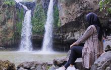 Pesona Curug Bengkawah, Air Terjun Kembar di Pemalang yang Punya Pelangi Abadi
