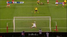 Berita video empat penyelamatan spektakuler kiper baru Manchester City, Ederson. This video presented by Ballball.