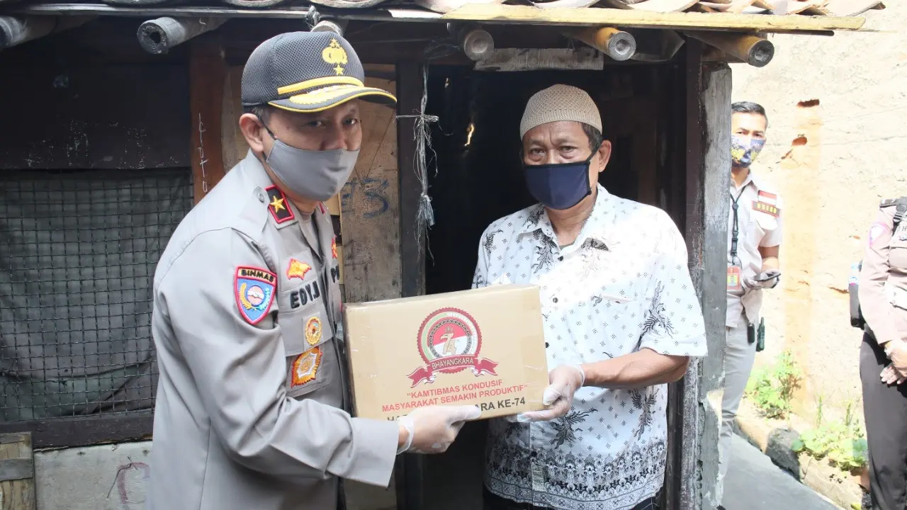 Memperingati hari Bhayangkara ke-74 pada 1 Juli 2020, Kepolisian Republik Indonesia gelar baksos serentak di seluruh Indonesia.