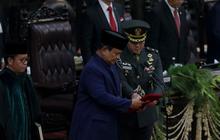 VIDEO: Menggelegar! Pidato Perdana Prabowo Bikin Jokowi Berdiri, Satu Ruangan Heboh Tepuk Tangan