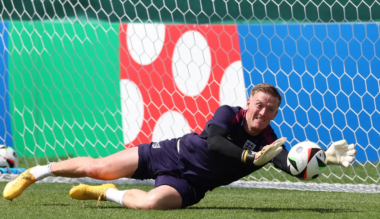 Inggris punya peluang paling bagus untuk lolos ke babak 16 besar. (Adrian DENNIS / AFP)