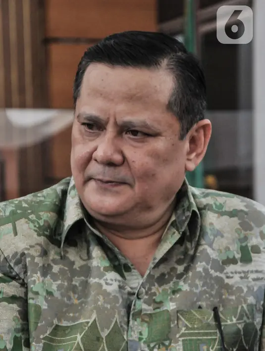 Terdakwa Irjen Napoleon Bonaparte saat menghadiri sidang putusan kasus penganiayaan Muhammad Kosman alias M Kace di Pengadilan Negeri Jakarta Selatan, Kamis (15/9/2022). Vonis juga diberikan lantaran Napoleon terbukti melumuri Muhammad Kace dengan kotoran manusia saat berada di Rutan Bareskrim Polri beberapa waktu lalu. (merdeka.com/Iqbal Septian Nugroho)
