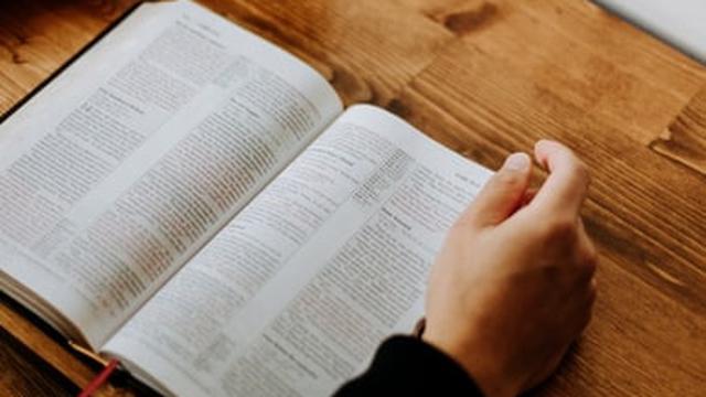 Ilustrasi membaca filosofi